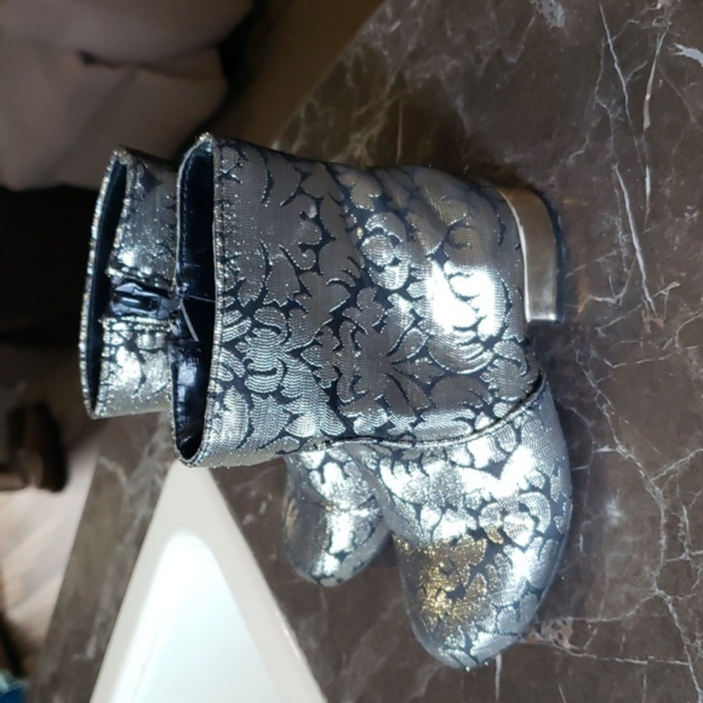 Toddler boots size 9 Genuine kids brand‎